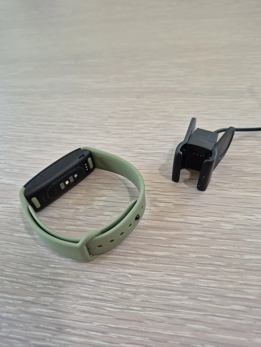 Smart Fitness Tracker Band in Olive Green with Touchscreen and Charger